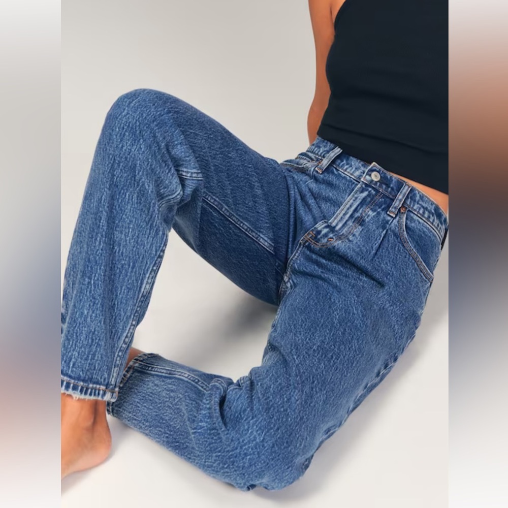 Abercrombie & Fitch High Rise Mom Jean Medium Wash Size 25